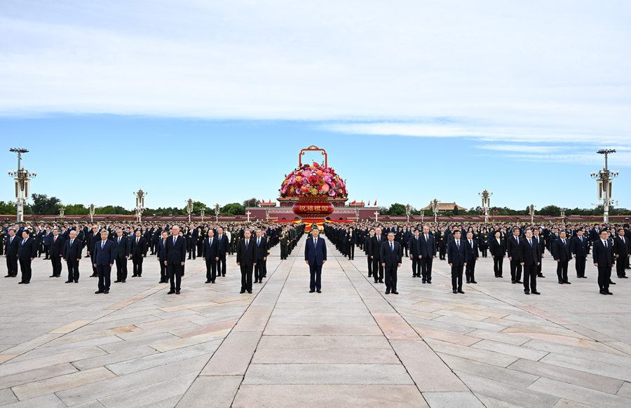 烈士纪念日向人民英雄敬献花篮仪式在京隆重举行 习近平等党和国家领导人出席